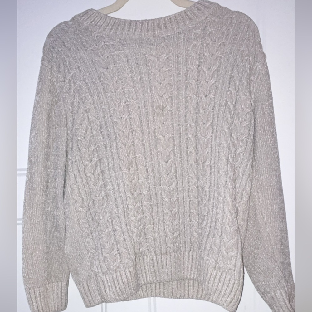 Elegant Cable Knit Turtleneck Sweater - Light Gray